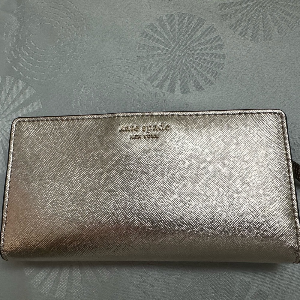 Kate Spade gold Rose Wallet Sleek Design Premium Quality
NWT